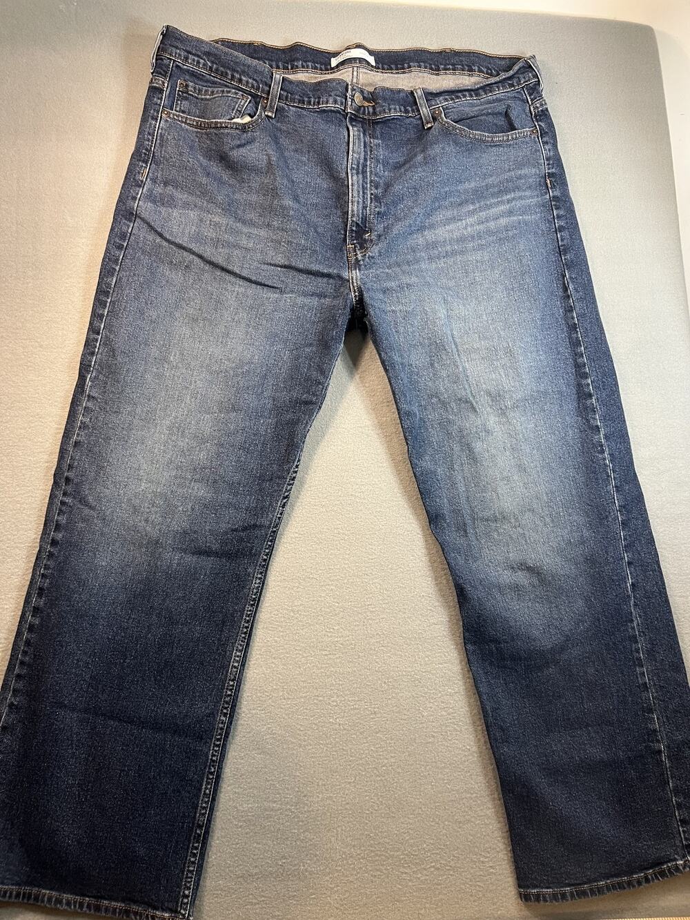 Signature by Levi Strauss Men's Loose Fit Medium Wash Straight Leg Jeans Size 42